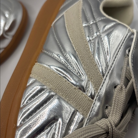 Steve Madden Silver Metallic Madrid Sneakers SZ 9.5 lace up casual vegan NIB - Picture 12 of 13